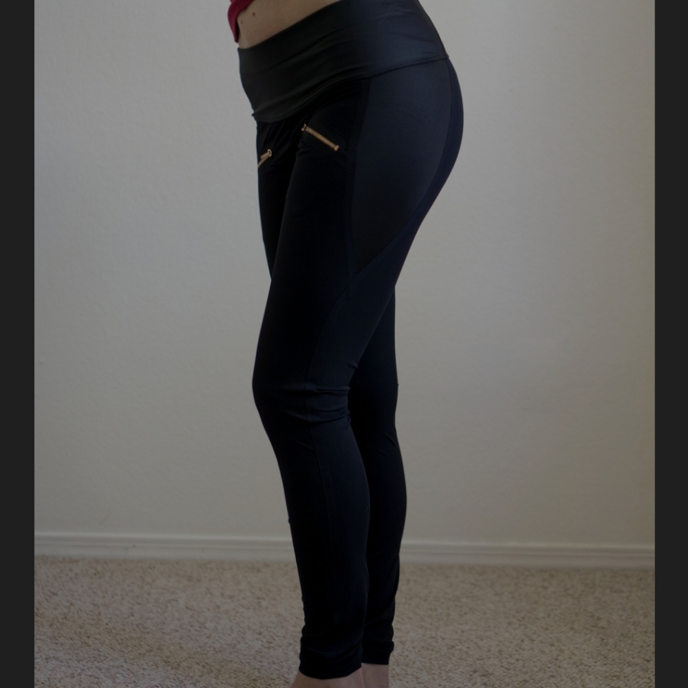 A Day throw and roll leggings